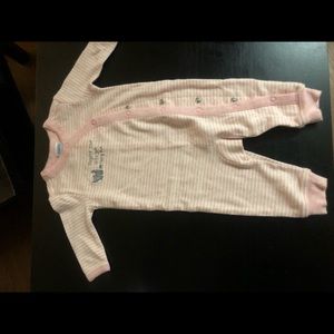 Baby girl kitten sleeper like new !!